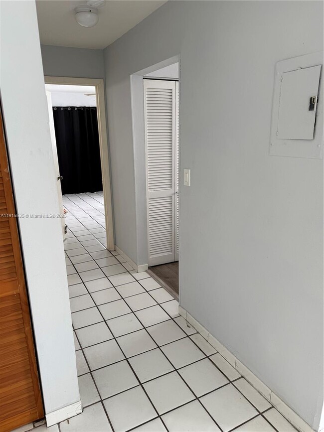 Building Photo - 7915 Harding Ave