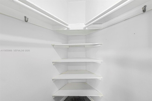 Building Photo - 1715 NE Miami Gardens Dr