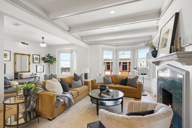 Building Photo - Gorgeous 4BR/2.5BA Nob Hill Home with Shar...