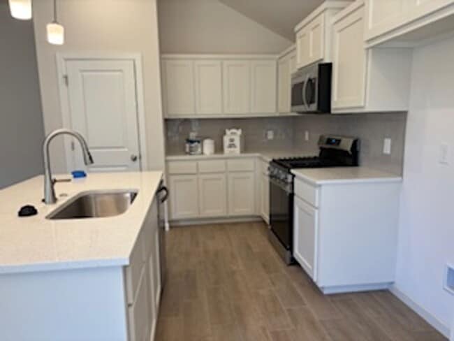 Building Photo - Beautiful New Home!