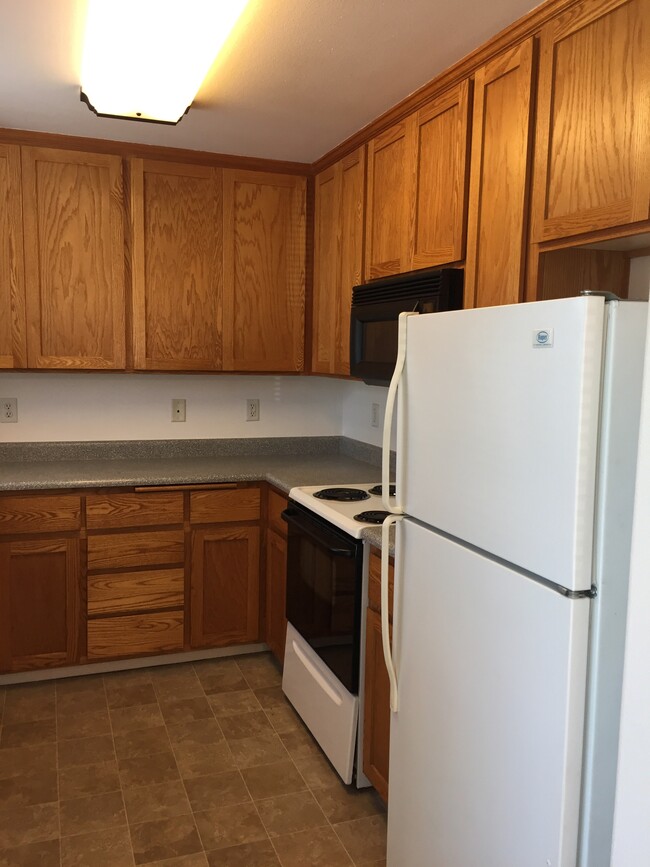 Kitchen - 2671 Paloma Ave