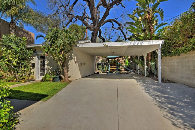 Building Photo - 10633 Chiquita St