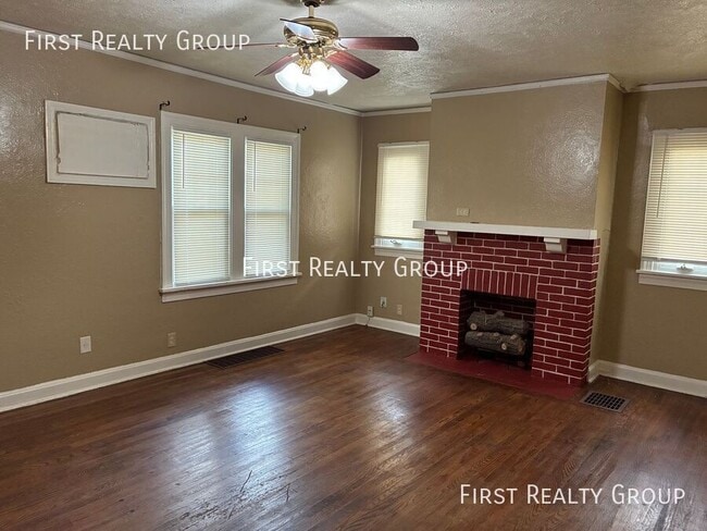 Building Photo - 2926 Catalpa Dr.