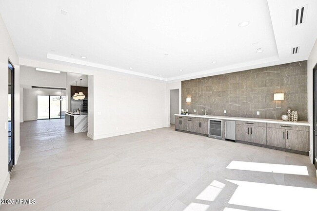 Building Photo - 7261 E Via Dona Rd