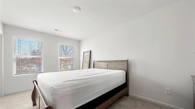 Building Photo - 127 Villa Ln