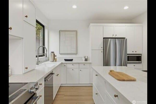 Building Photo - 2806 W Dravus St