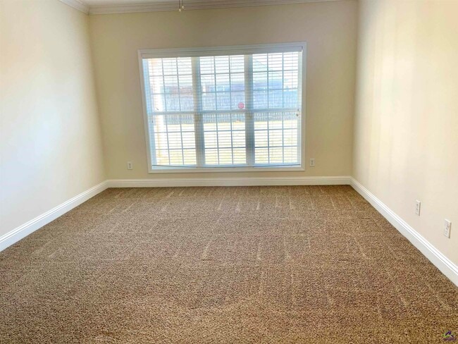 Building Photo - 300 Pembroke Pointe