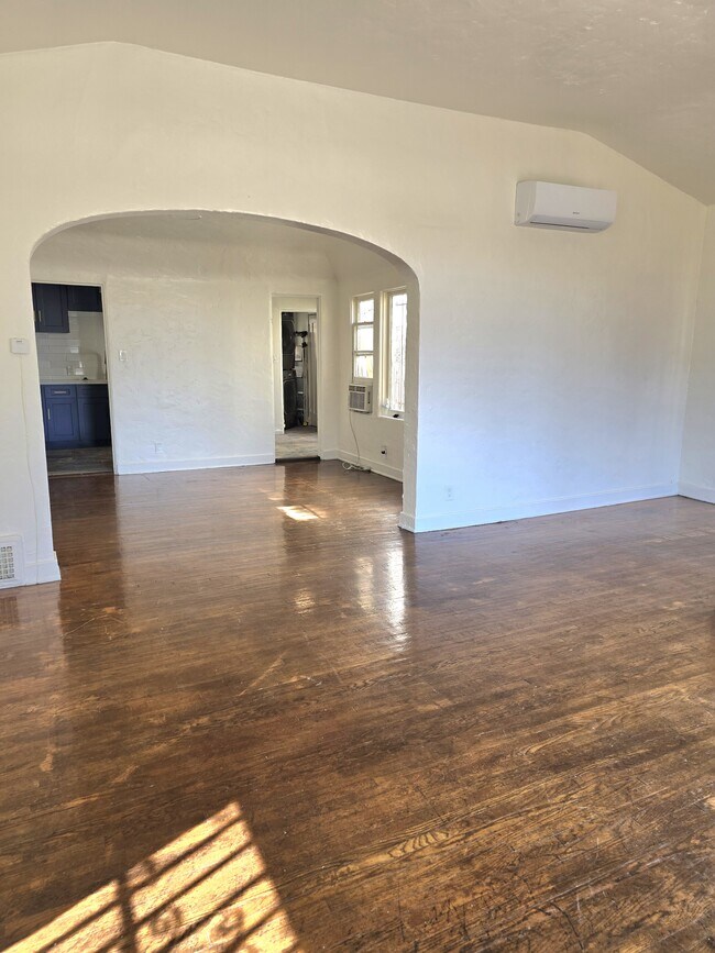 Building Photo - 2338 N Cahuenga Blvd