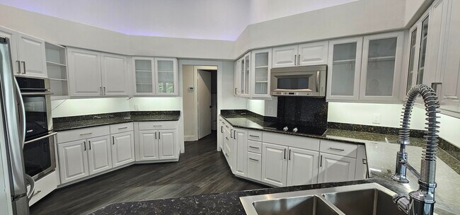 Building Photo - 21046 N Sweetwater Ln
