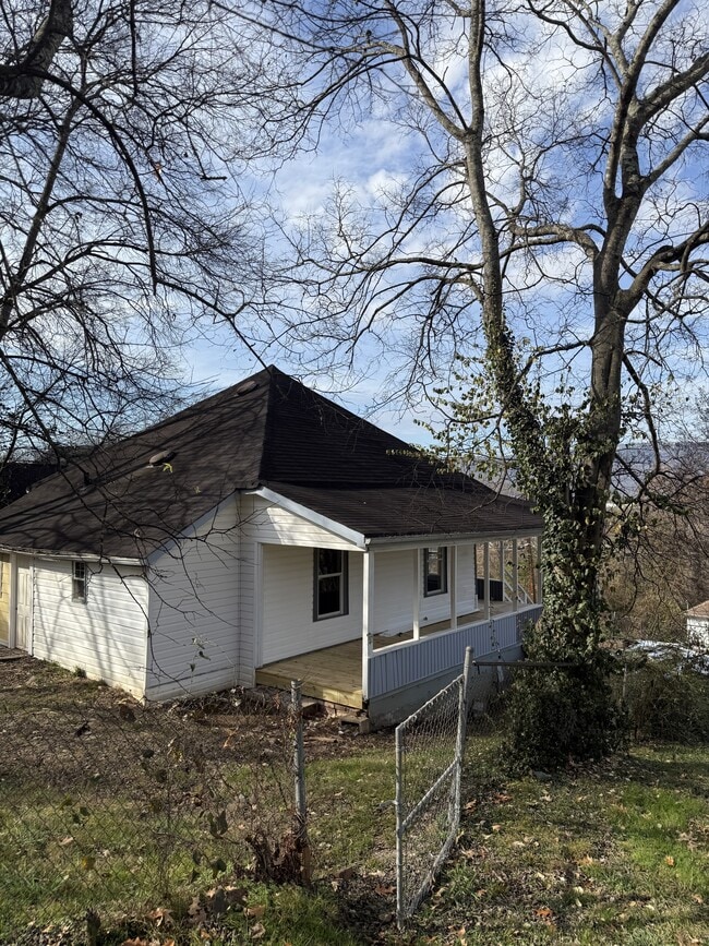 Building Photo - 3902 14th Ave