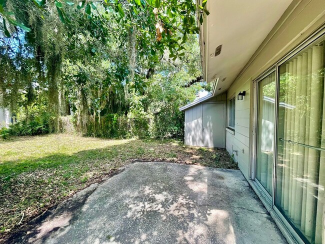 Building Photo - Cute 2/1 Duplex off Alafaya!