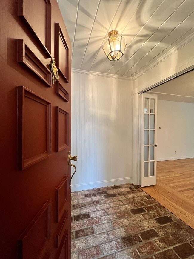 Building Photo - Four Bedroom Ranch-Style Home on an Extra-Large Lot