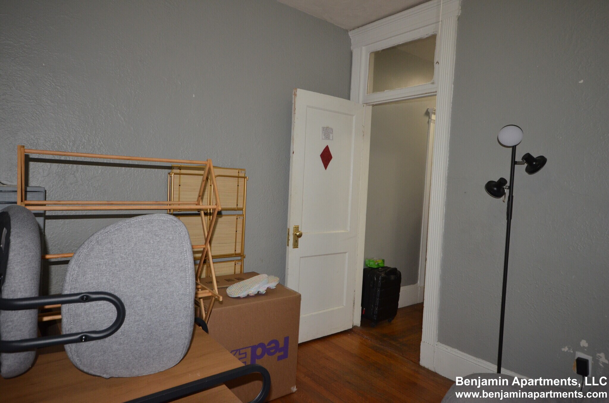 Building Photo - 463 Park Dr