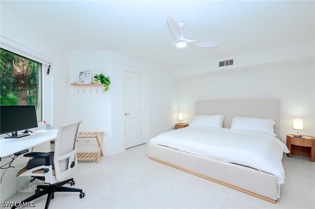 Building Photo - 592 Beachwalk Cir