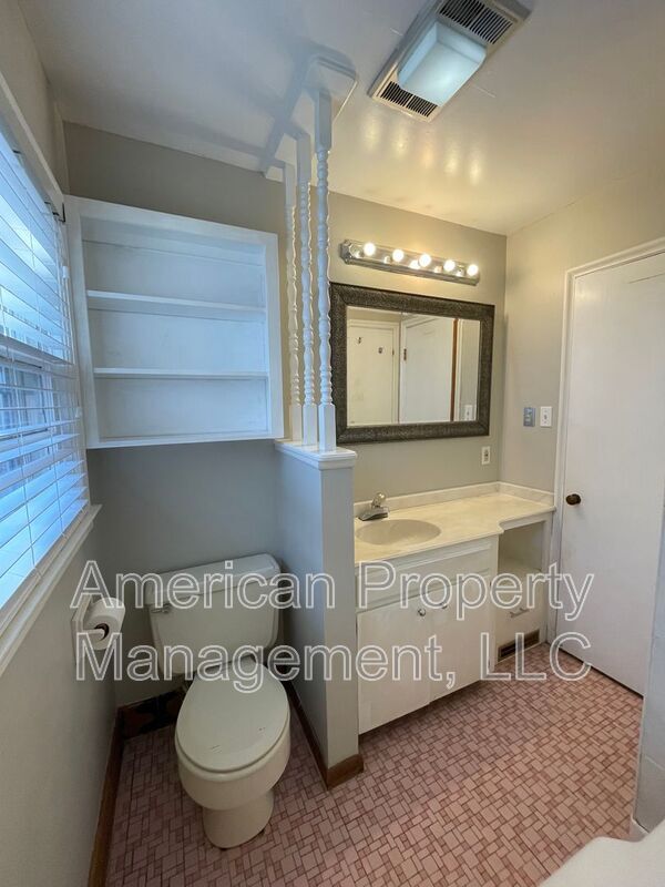 Building Photo - 2644 S Winston Ave