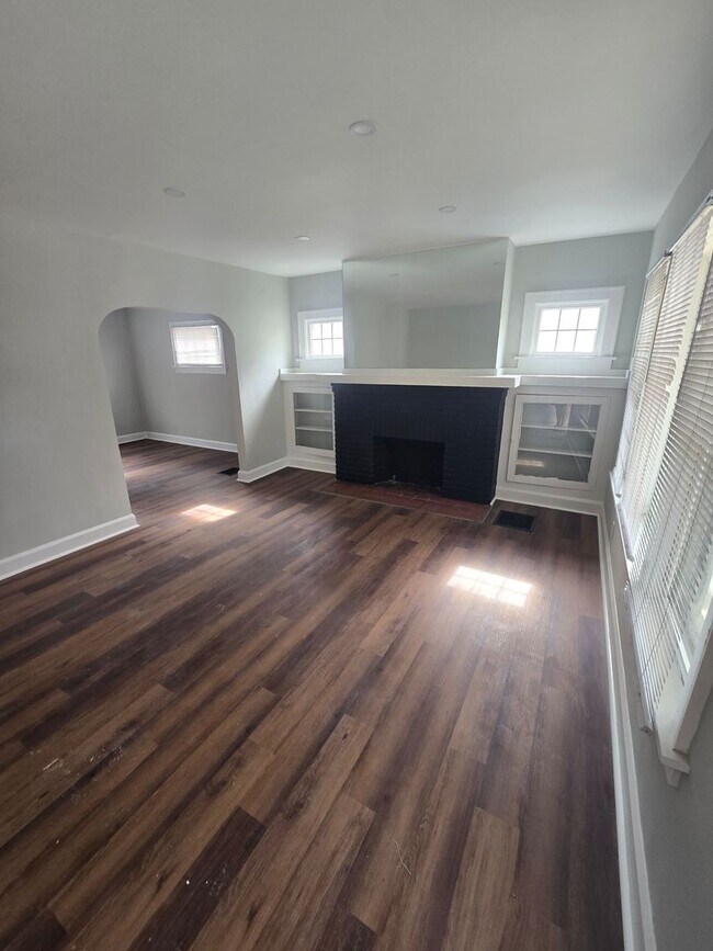 Building Photo - 3 BEDROOM SINGLE FAMILY HOME