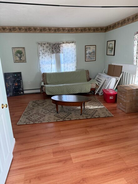 Building Photo - 298 Main St