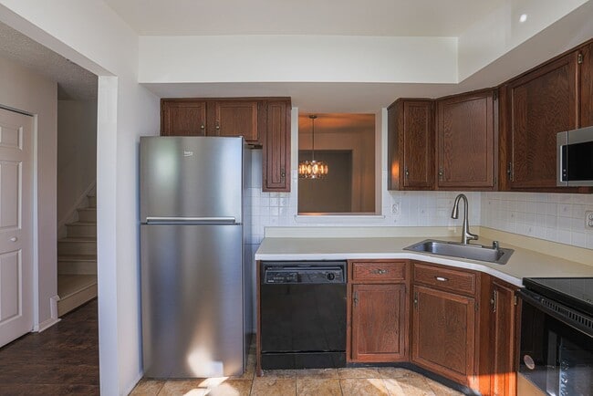 Building Photo - 17 Pocasset Ct