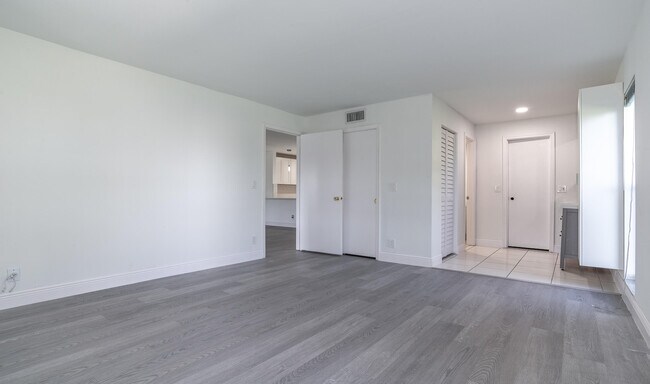 Building Photo - 2830 SW 13th St