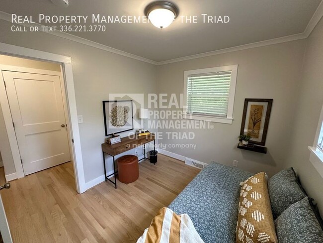 Building Photo - Cute & Cozy 2BR Main Level Apartment Conve...