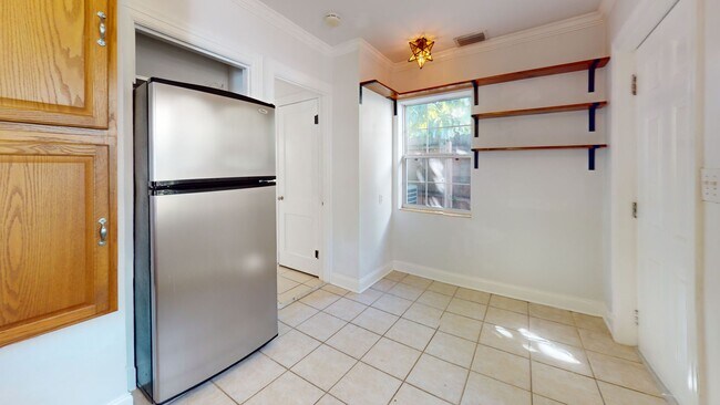 Building Photo - One bedroom, one bath beautiful home near Crescent Lake- move in now- 1/2 off first month rent an...