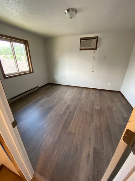 Bedroom 1 - 2000 Miller St