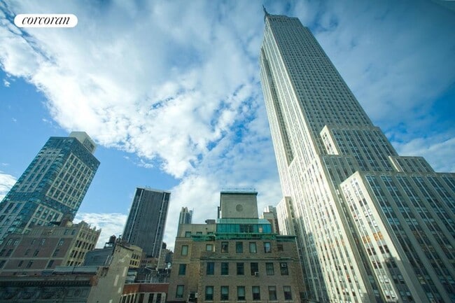 Building Photo - 325 5th Ave