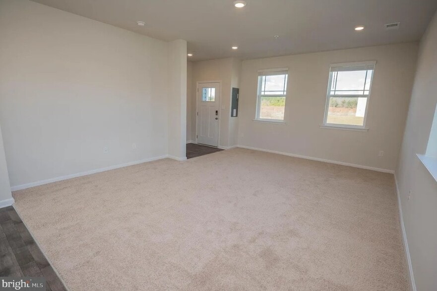 Building Photo - 371 Wheatfield Dr