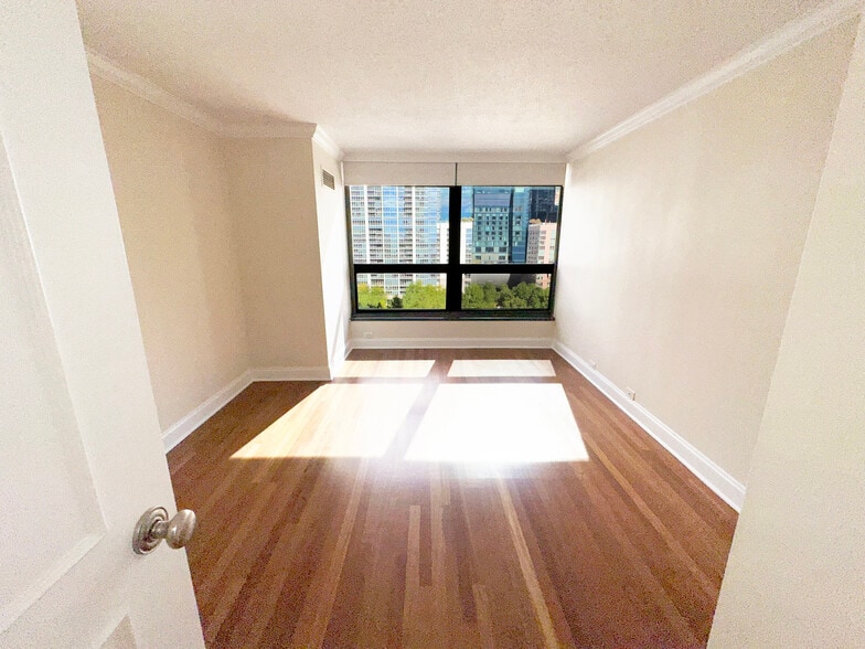 Building Photo - 360 E Randolph St