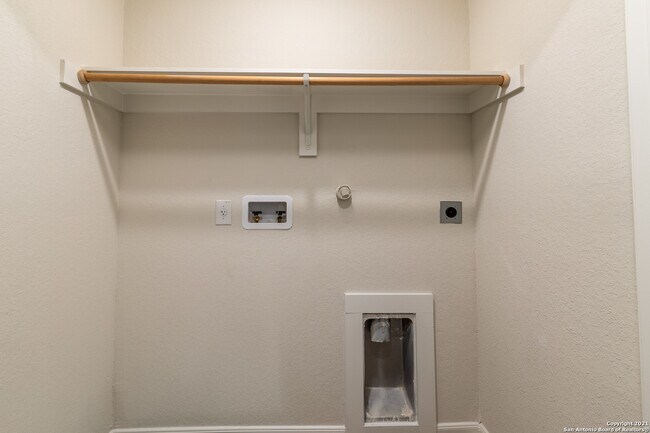 Building Photo - 10359 Lynwood Crk