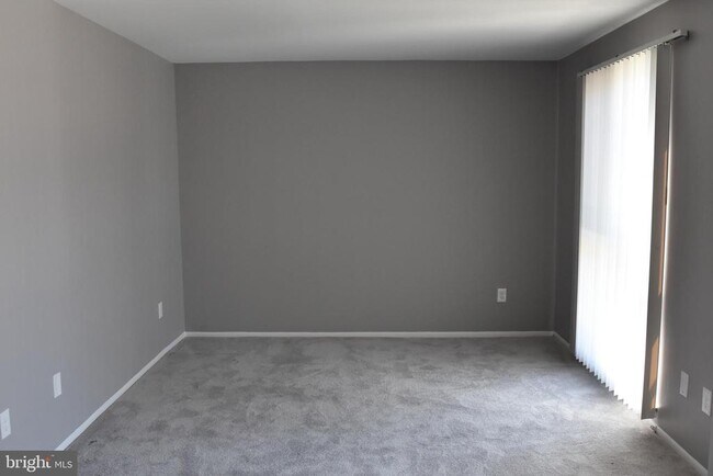 Building Photo - 2050 Royal Fern Ct