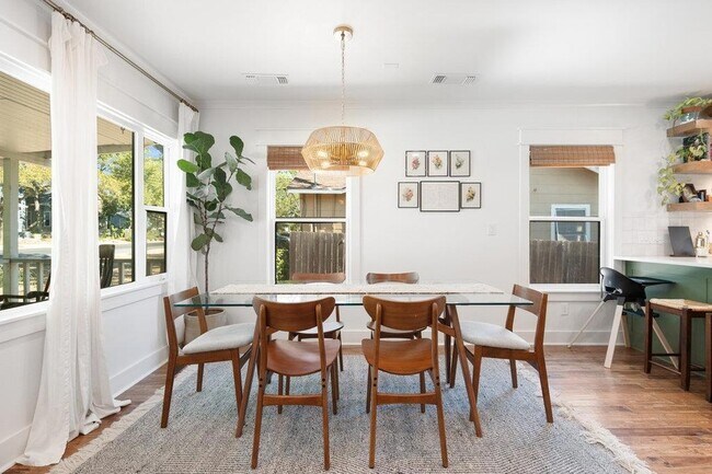 Building Photo - 4905 Duval St