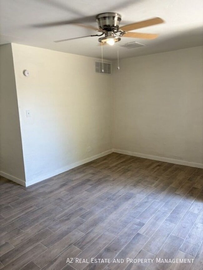 Building Photo - 1348 W Lynwood St