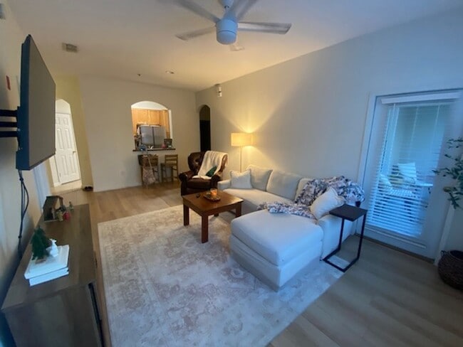 Building Photo - 10550 Baymeadows Rd