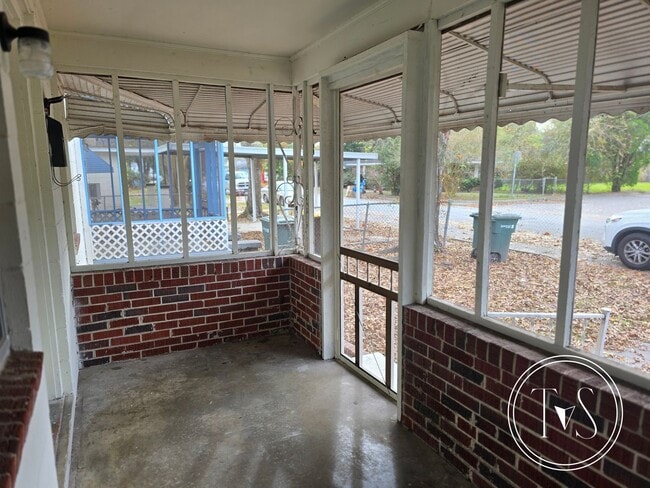 Building Photo - MOVE-IN READY NOW!