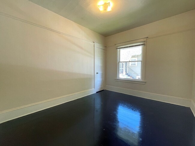Building Photo - Central NE House with Basement, Hardwood F...