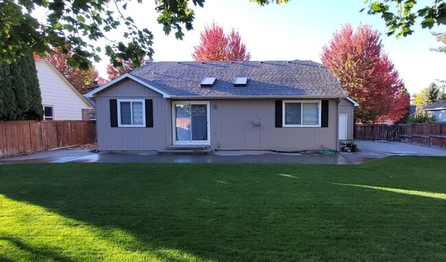 Building Photo - CDA Place Neighborhood- 4 bed with basement, cul de sac