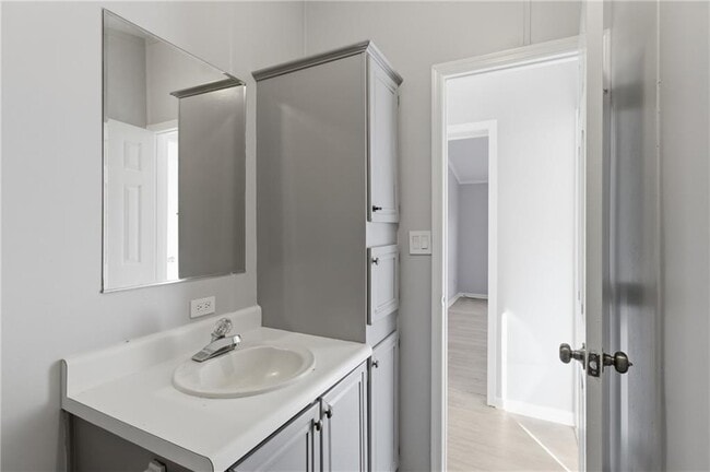 Building Photo - 5320 Long Branch Rd