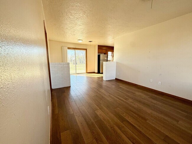 Building Photo - Close to Everything!