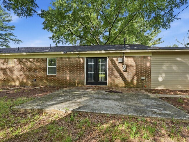 Building Photo - 108 Hillside Rd SW