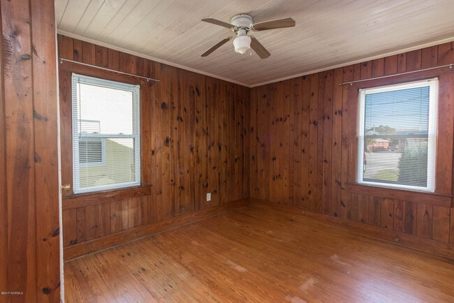 Building Photo - 1639 Live Oak St