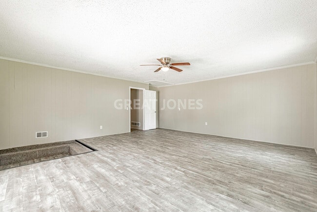 Building Photo - Charming 3 bedroom home in Columubia!