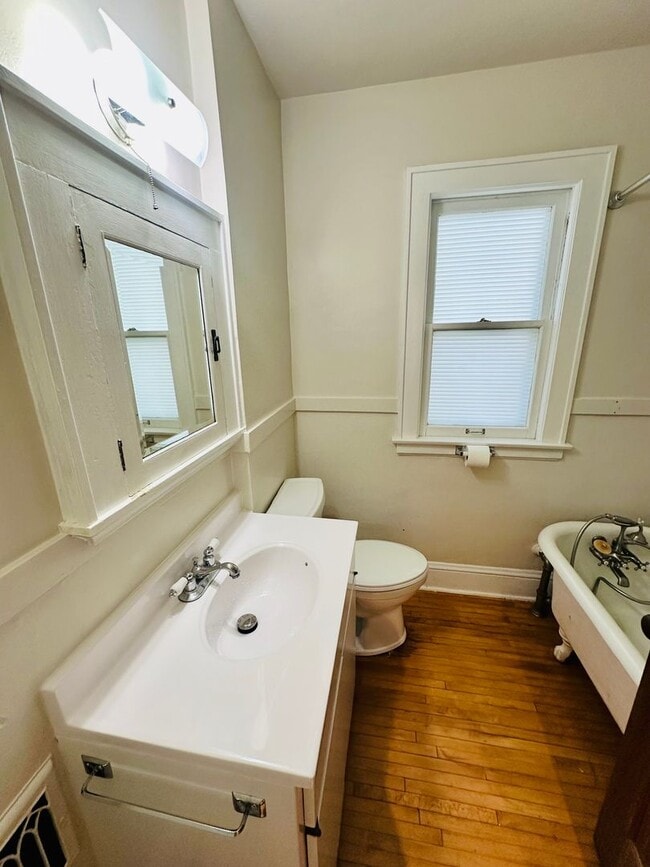 Building Photo - Charming 2-Bedroom Home with Hardwood Floo...
