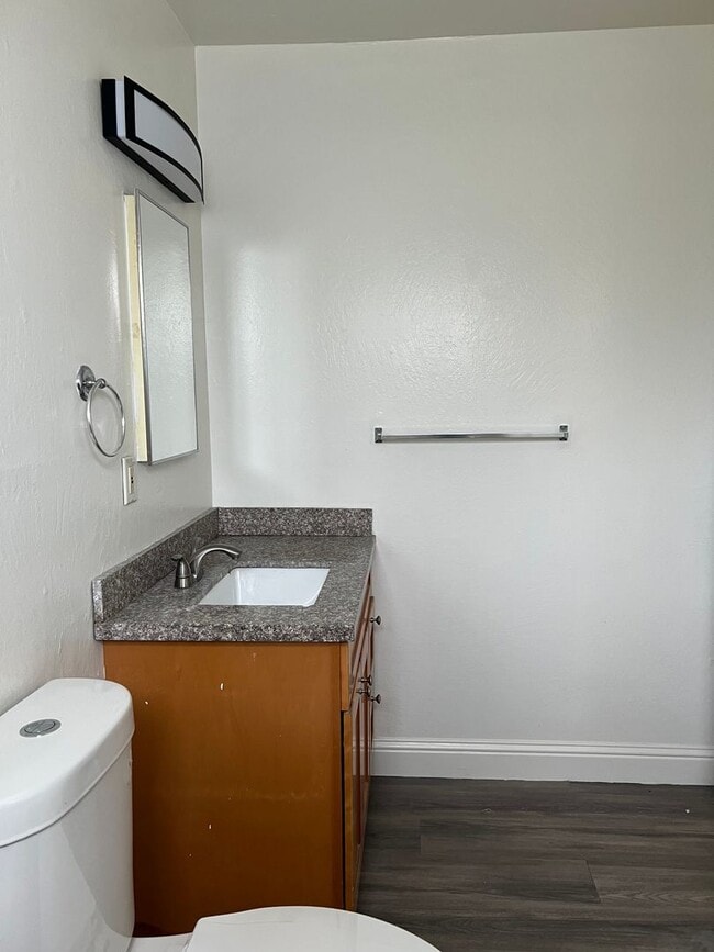 Building Photo - NICE APARTMENT IN ROSEVILLE!!