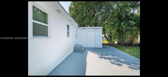 Building Photo - 529 NW 42nd St