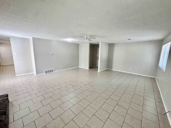 Building Photo - 4579 Buffer Dr