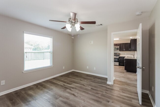 Building Photo - 3102 Same Way