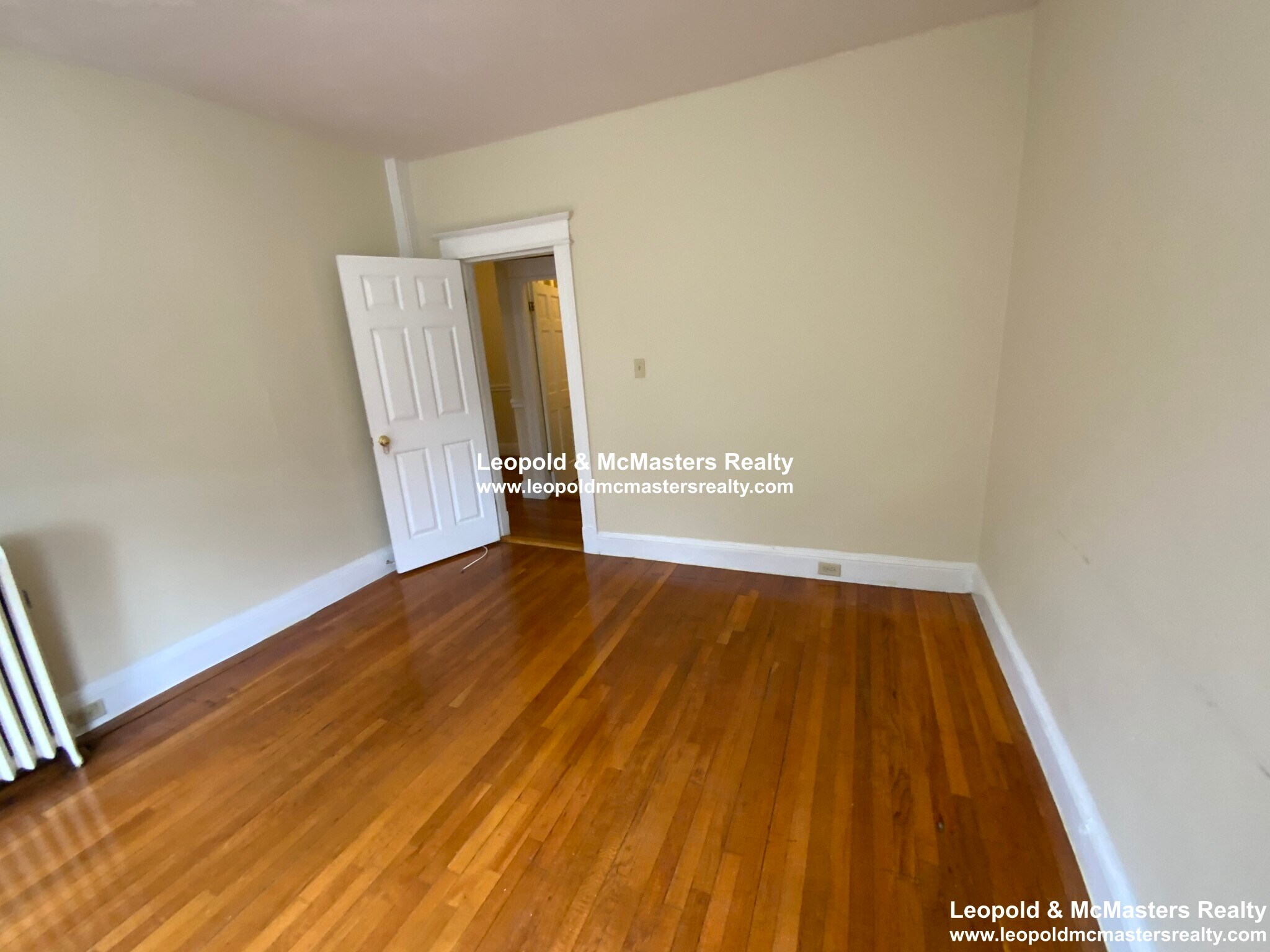 Building Photo - 33 Woodstock Ave