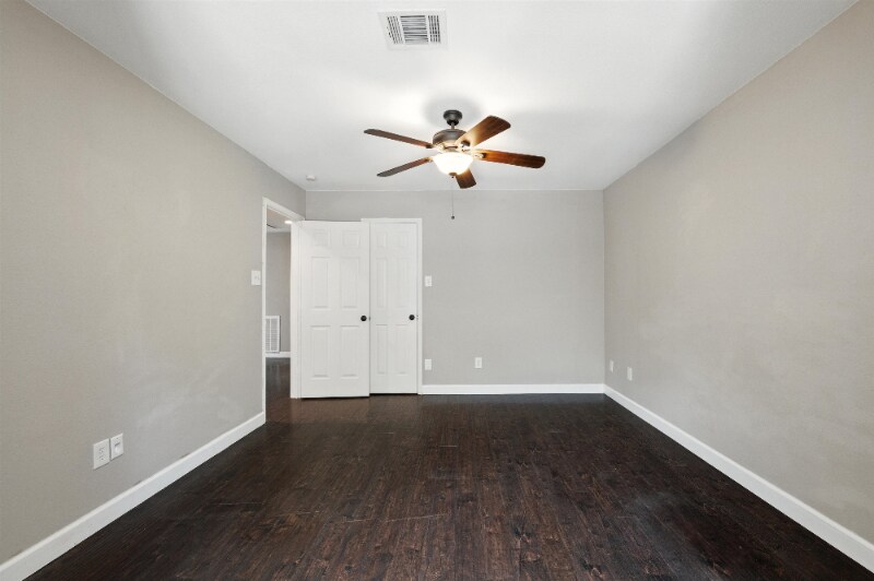Building Photo - 9128 Cumberland Dr