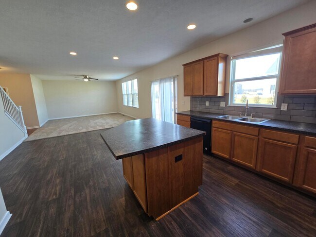 Building Photo - 140 Saddlebred Cir